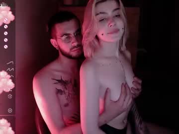 couple Cam Girls 43 with cuttthroat