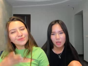 couple Cam Girls 43 with moolly_moore
